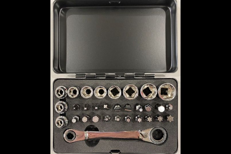 31PCS Double Head Ratchet Handle w/ Mini Bits & Sockets Set 